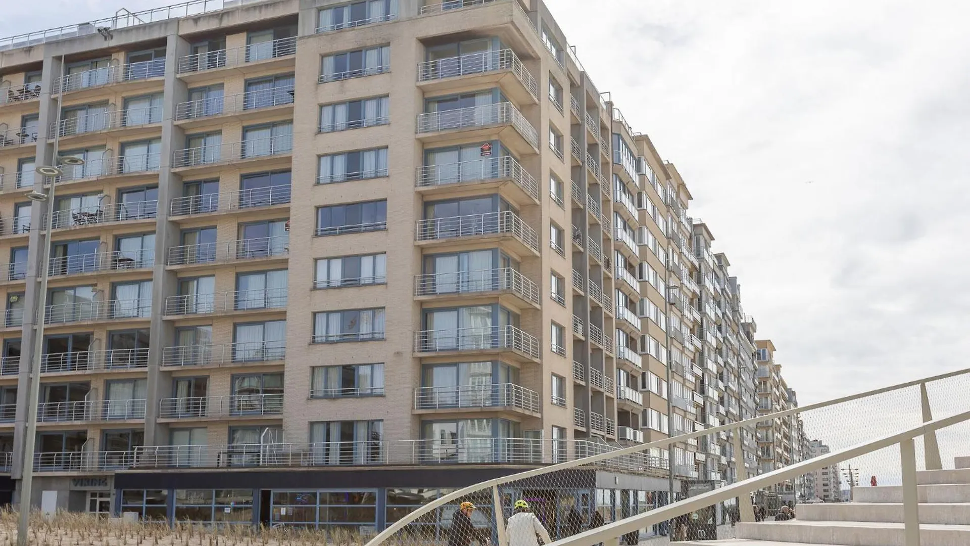 Apartment With Frontal Sea-Views Middelkerke