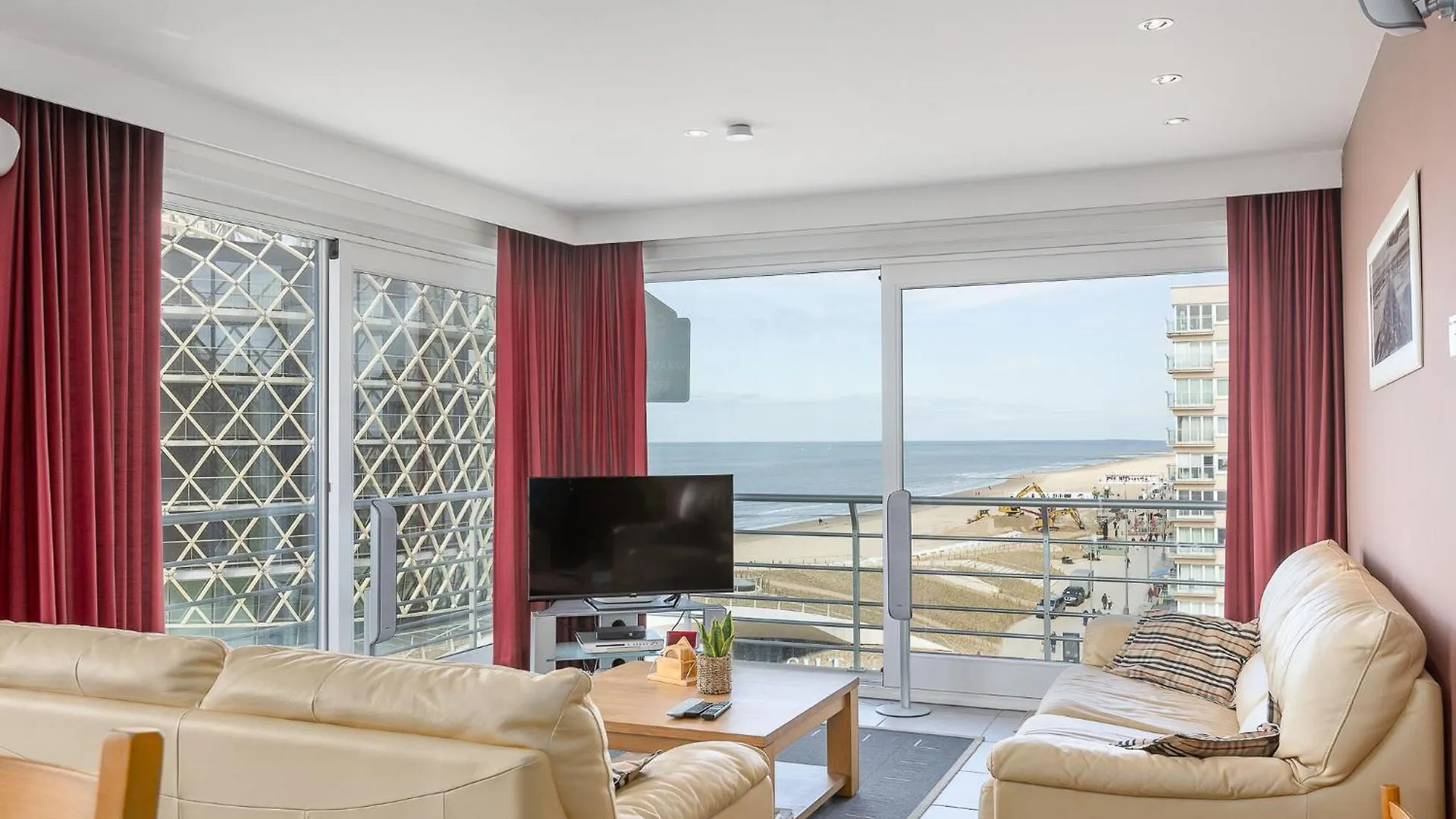 Apartment With Frontal Sea-Views contacts